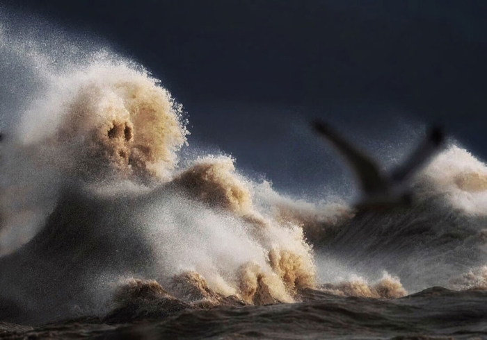 large-scary-waves-ocean-lake-erie-dave-sandford-6
