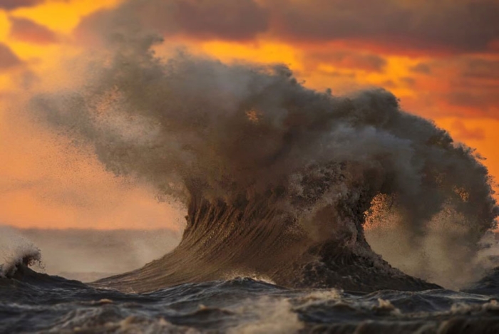 large-scary-waves-ocean-lake-erie-dave-sandford-2