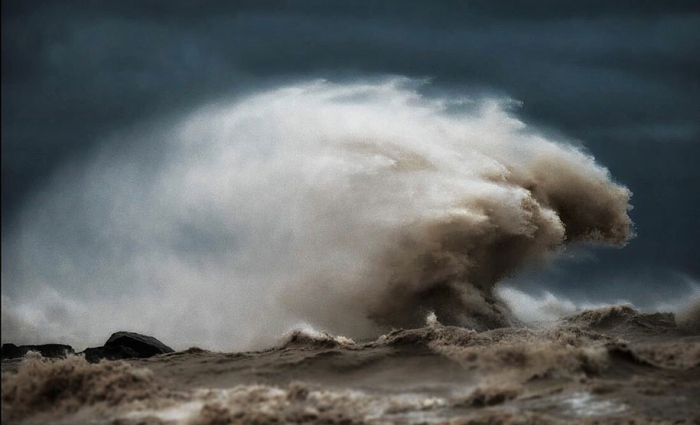large-scary-waves-ocean-lake-erie-dave-sandford-7