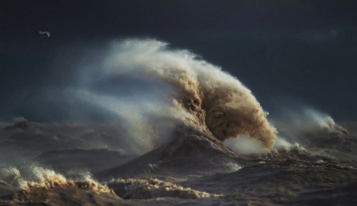 large-scary-waves-ocean-lake-erie-dave-sandford-5