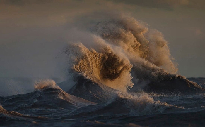 large-scary-waves-ocean-lake-erie-dave-sandford-3