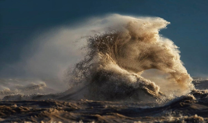 large-scary-waves-ocean-lake-erie-dave-sandford-8