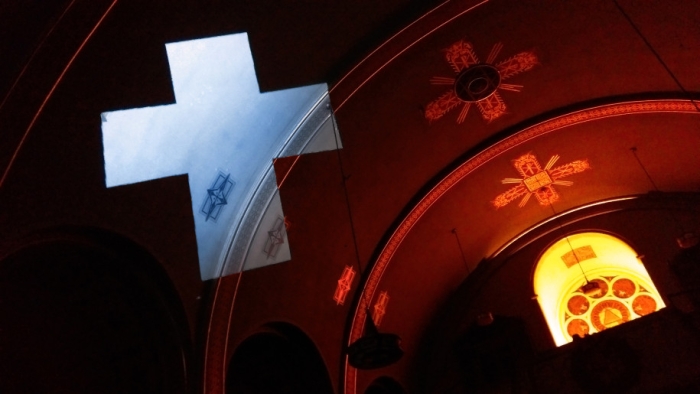 ‘God’s Light’，Amazing Light Installation by Keyi Dai at the Cathedral of St. Anthony
