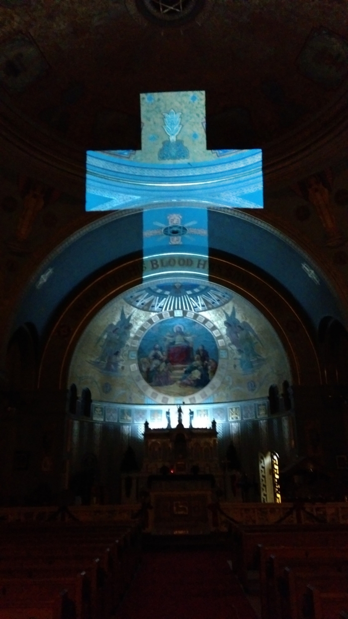 ‘God’s Light’，Amazing Light Installation by Keyi Dai at the Cathedral of St. Anthony