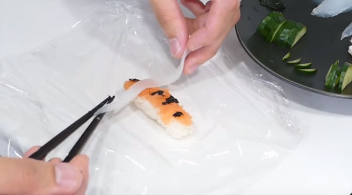 real-life-swimming-koi-sushi-tutorial-junskitchen-2