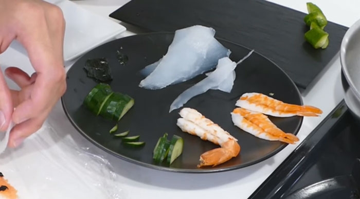 real-life-swimming-koi-sushi-tutorial-junskitchen-3