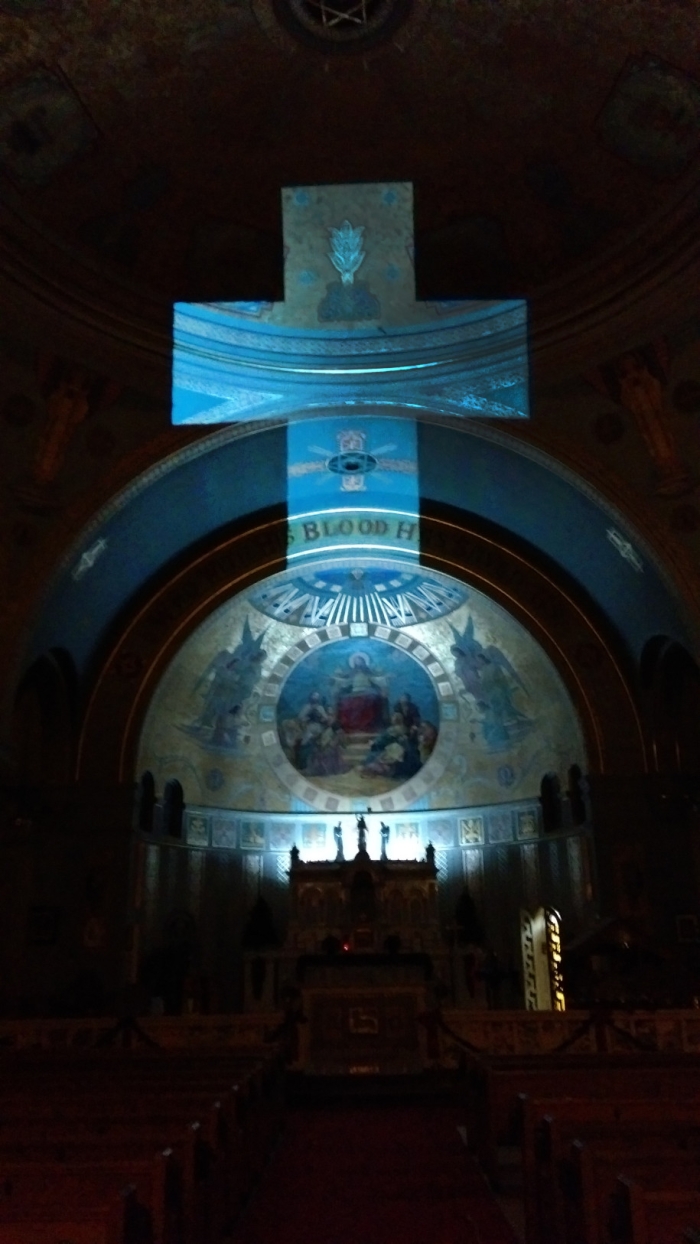‘God’s Light’，Amazing Light Installation by Keyi Dai at the Cathedral of St. Anthony