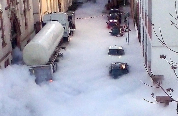 co2-spill-clouds-streets-mainz-germany-6