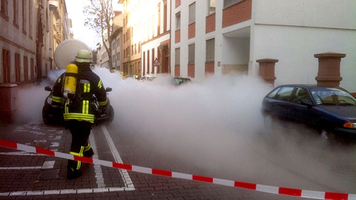 co2-spill-clouds-streets-mainz-germany-3