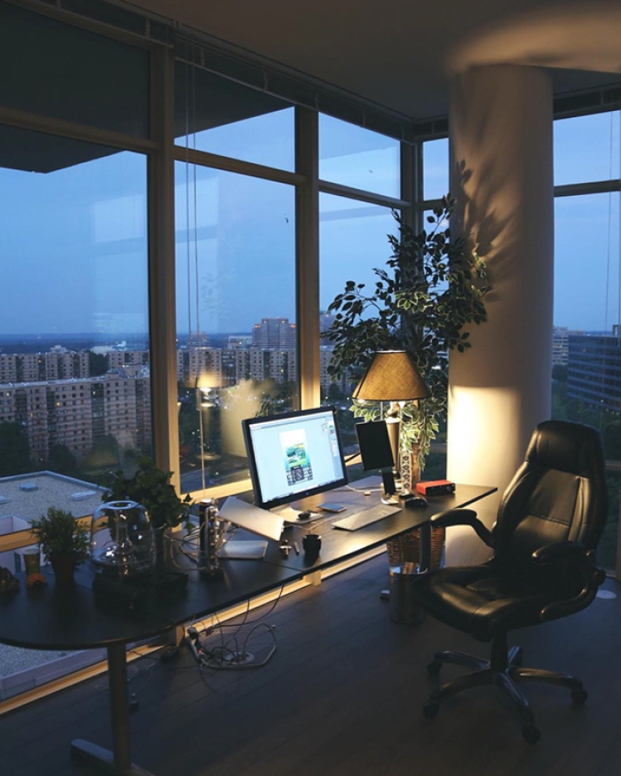 minimalist-desk-workplace-minimal-setups-13