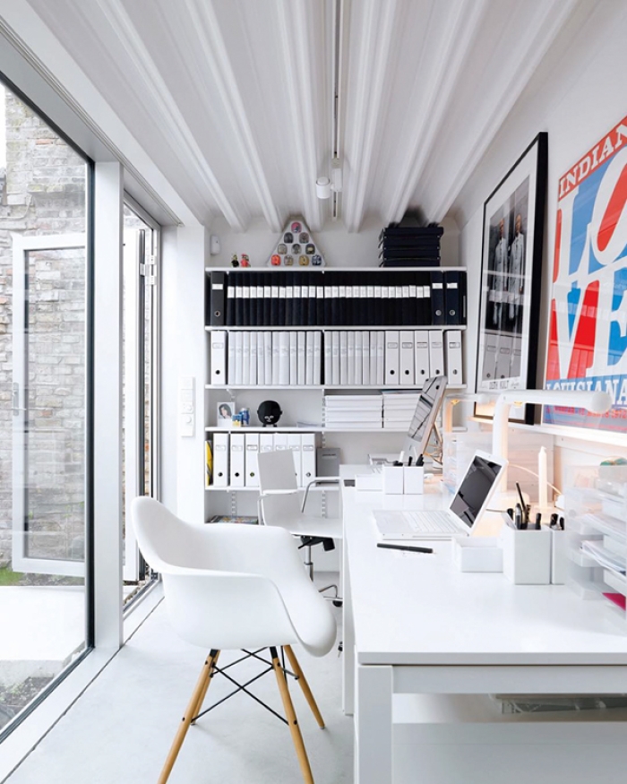 minimalist-desk-workplace-minimal-setups-2