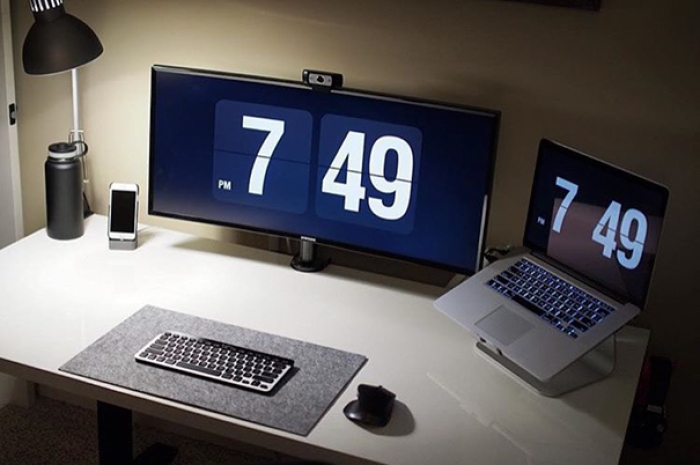minimalist-desk-workplace-minimal-setups-9