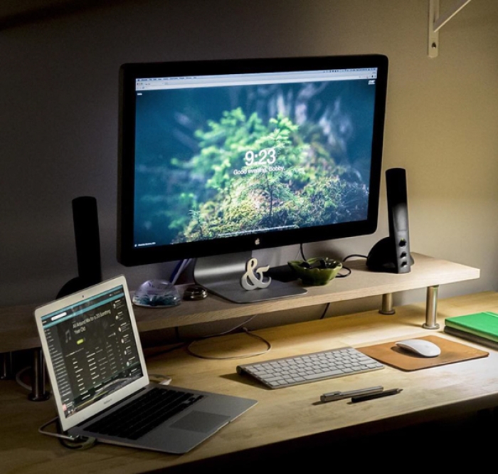 minimalist-desk-workplace-minimal-setups-14
