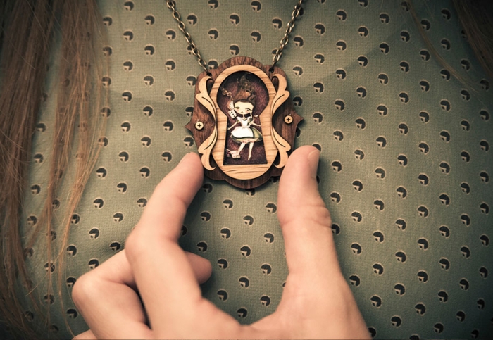 fairytale-necklaces-scenes-inside-laliblue-gemma-arnal-jerico-9