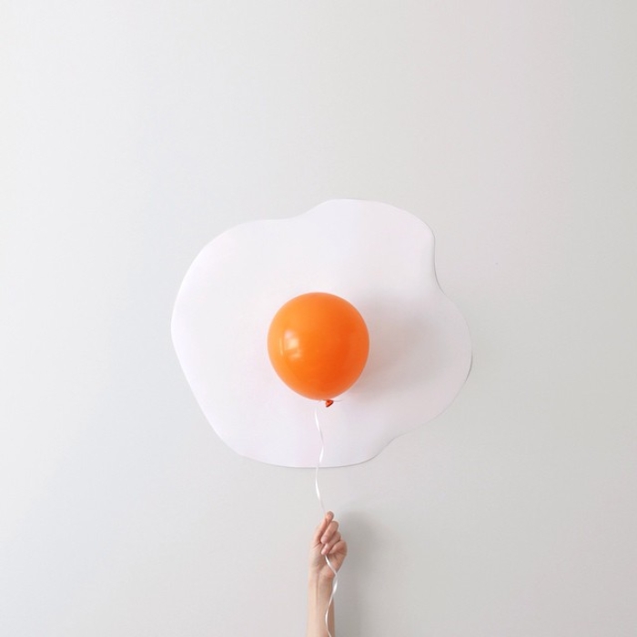 minimal-photography-funny-balloons-peechaya-burroughs-8