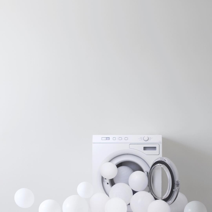 minimal-photography-funny-balloons-peechaya-burroughs-2