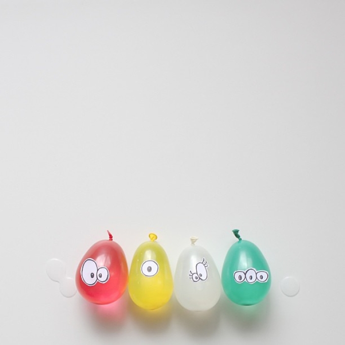 minimal-photography-funny-balloons-peechaya-burroughs-12