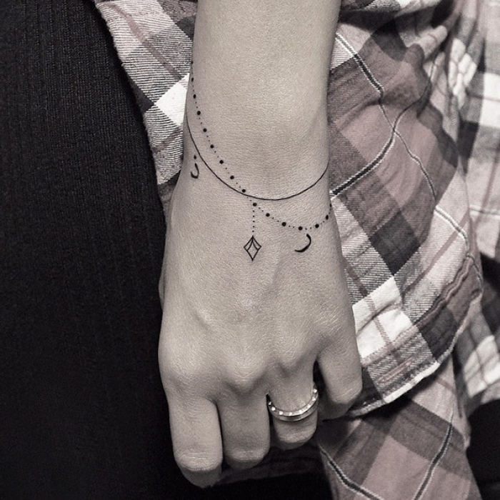 minimalist-tattoo-ideas-inspiration-13