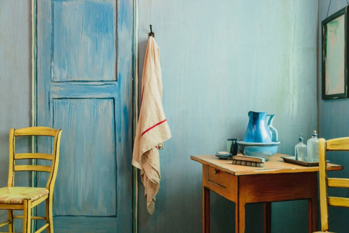 van-gogh-bedroom-airbnb-art-institute-chicago-3