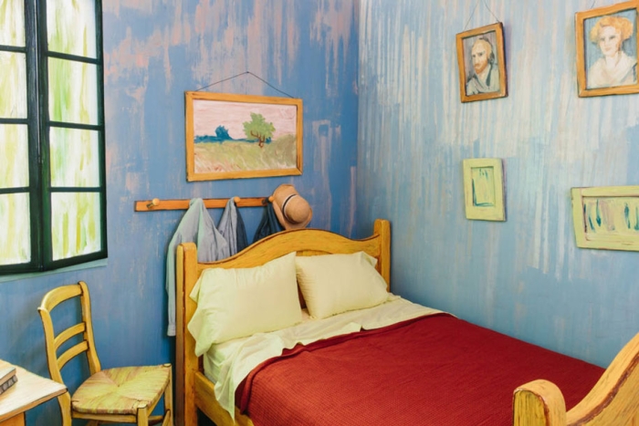 van-gogh-bedroom-airbnb-art-institute-chicago-4