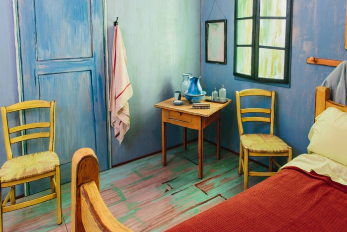 van-gogh-bedroom-airbnb-art-institute-chicago-6
