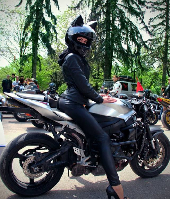 cat-ear-helmets-motorcycle-neko-nitrinos-motostudio-2