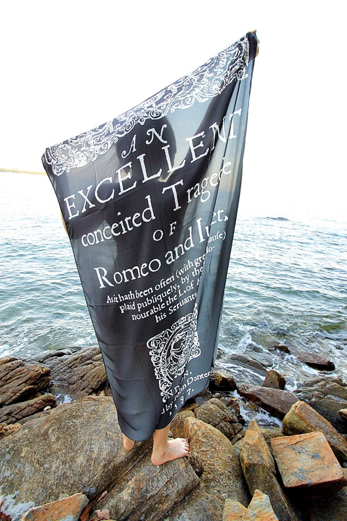 cover-text-art-book-lover-scarf-freshcomfy-pimolpan-thailand-44