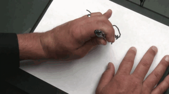 blind-artist-shows-how-he-sees-world-tommy-edison-gif4