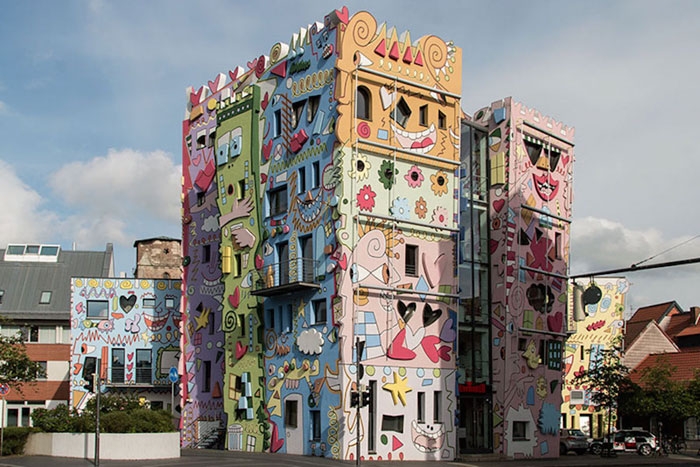 colorful-psychedelic-cartoon-buildings-james-rizzi-germany-1-2