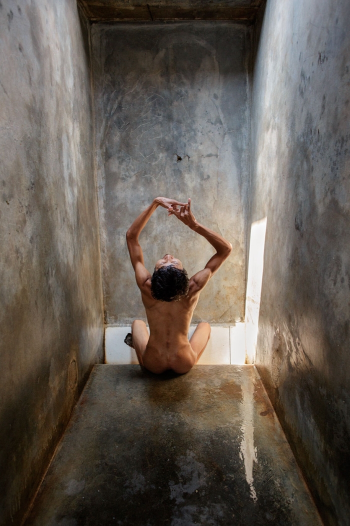 shocking-photos-mental-illness-taboo-indonesia-andrea-star-reese-3-14