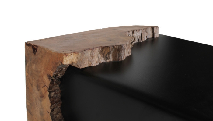 Coffee table made out of 'Traviesa' wood combined with black metal