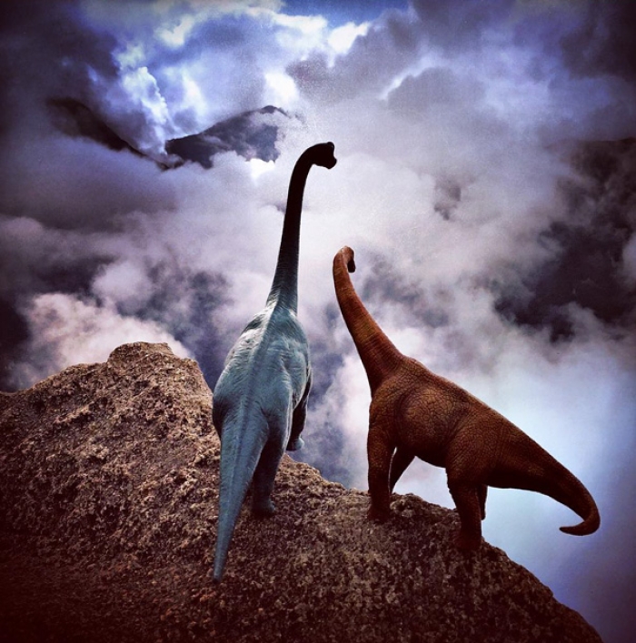 travel-photography-optical-illusions-dinosaur-toys-dinodinaseries-jorge-saenz-6