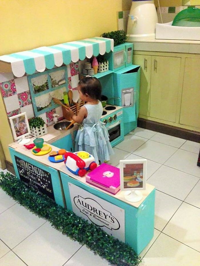 mom-makes-mini-diy-cardboard-kitchen-for-toddler1