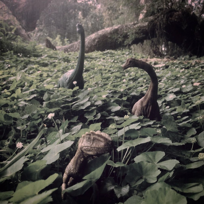 travel-photography-optical-illusions-dinosaur-toys-dinodinaseries-jorge-saenz-3