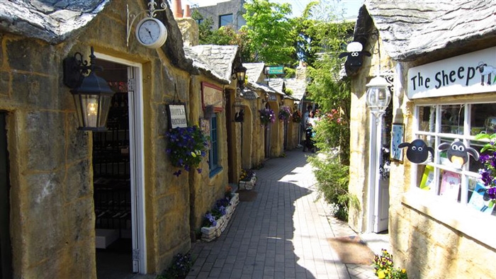 kiki-ghibli-anime-bakery-yufuin-floral-village-japan-1