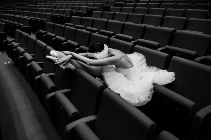 behind-stage-russian-ballet-dancers-photographer-darian-volkova-10
