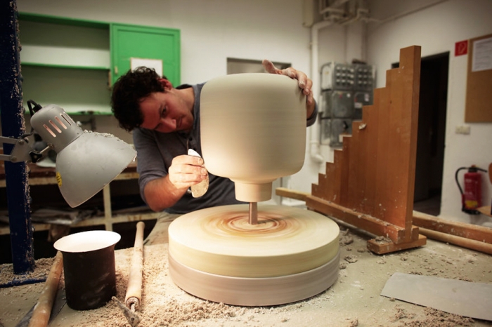 mygdal-plant-lamps-for-windowless-spaces-we-love-eames-1
