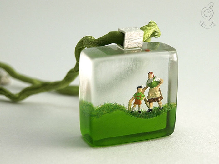 miniature-worlds-inside-jewelry-isabell-kiefhaber-germany-5