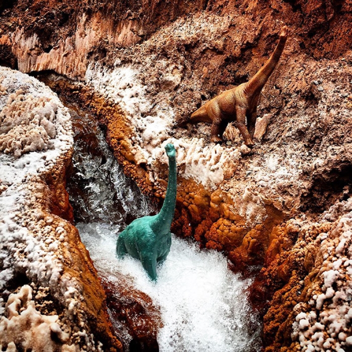 travel-photography-optical-illusions-dinosaur-toys-dinodinaseries-jorge-saenz-17