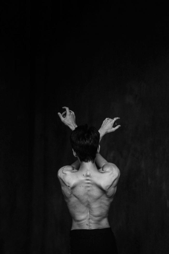behind-stage-russian-ballet-dancers-photographer-darian-volkova-16