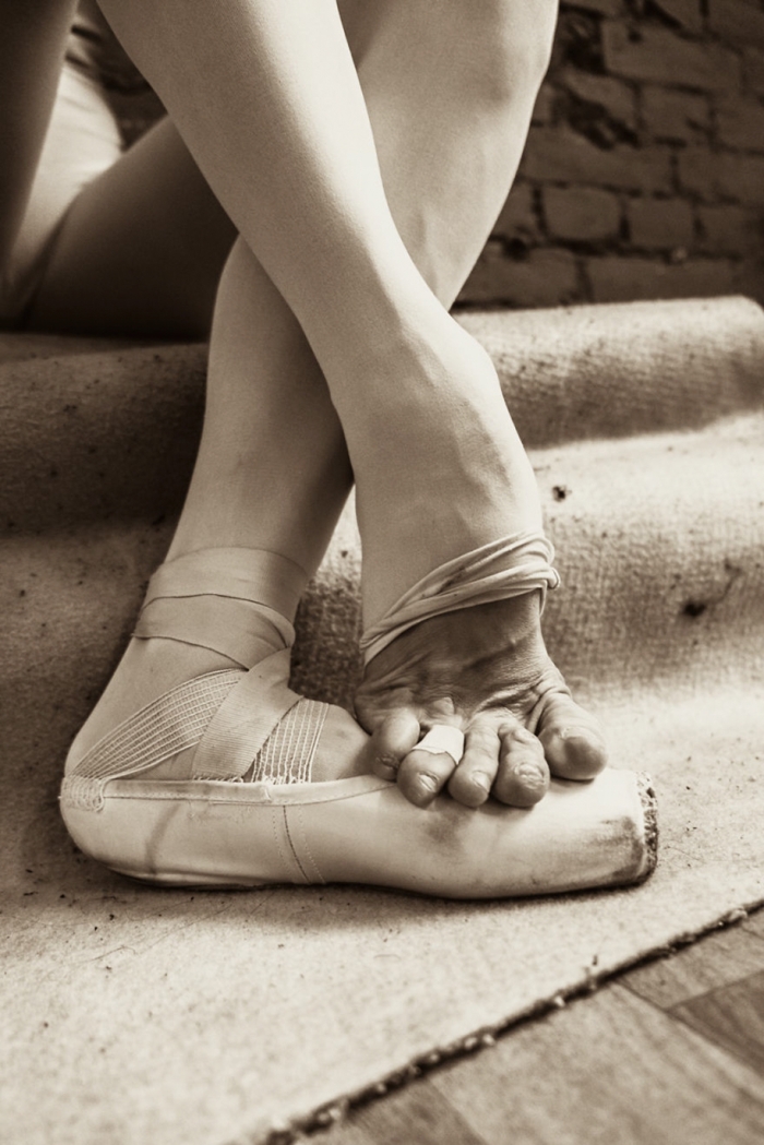 behind-stage-russian-ballet-dancers-photographer-darian-volkova-15
