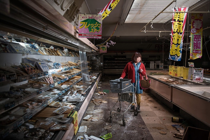 fukushima-after-nuclear-disaster-contamination-zone-ghost-town-carlos-ayest-7
