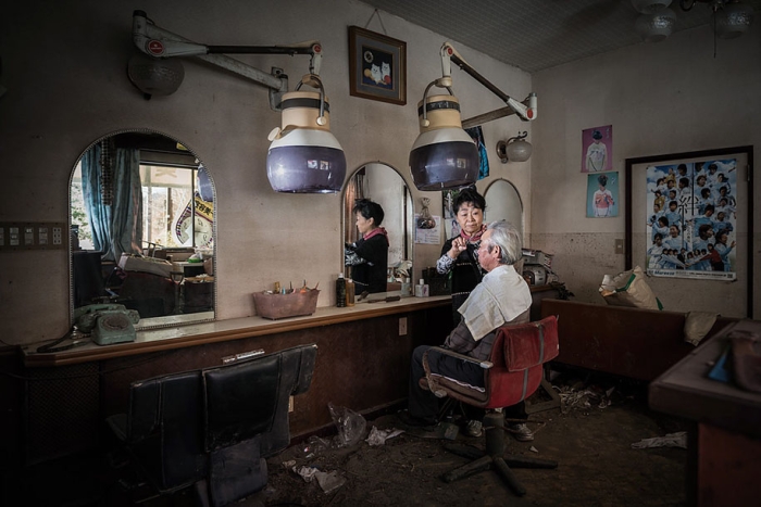 fukushima-after-nuclear-disaster-contamination-zone-ghost-town-carlos-ayest-1
