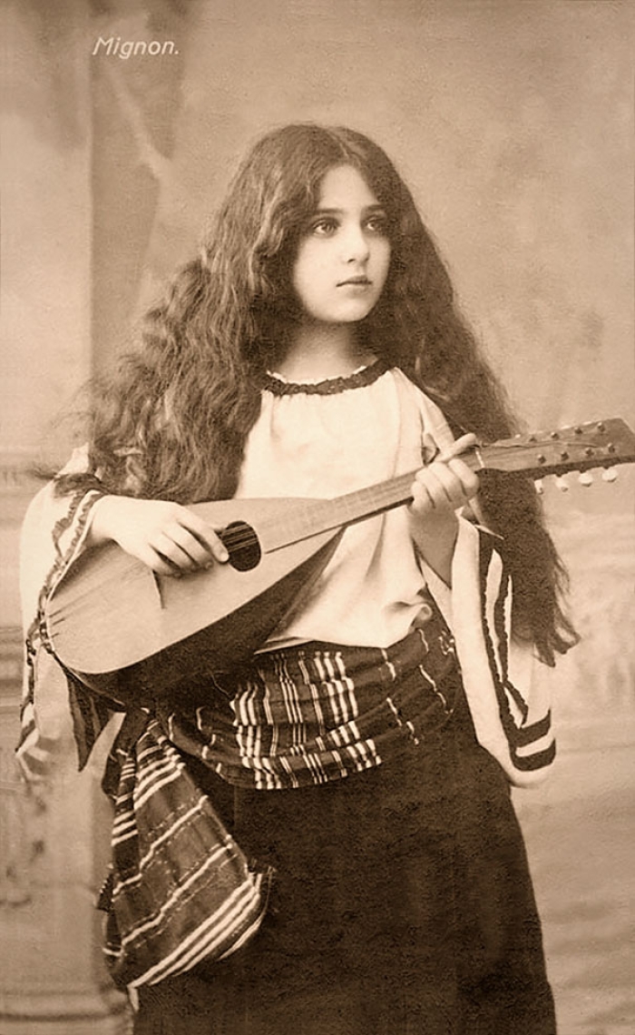 most-beautiful-women-around-the-world-1900-1910-14