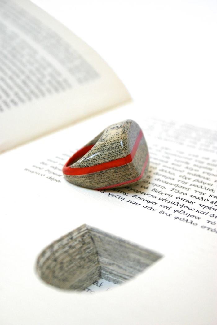 ewelry-made-of-vintage-books-london-jeremy-may18