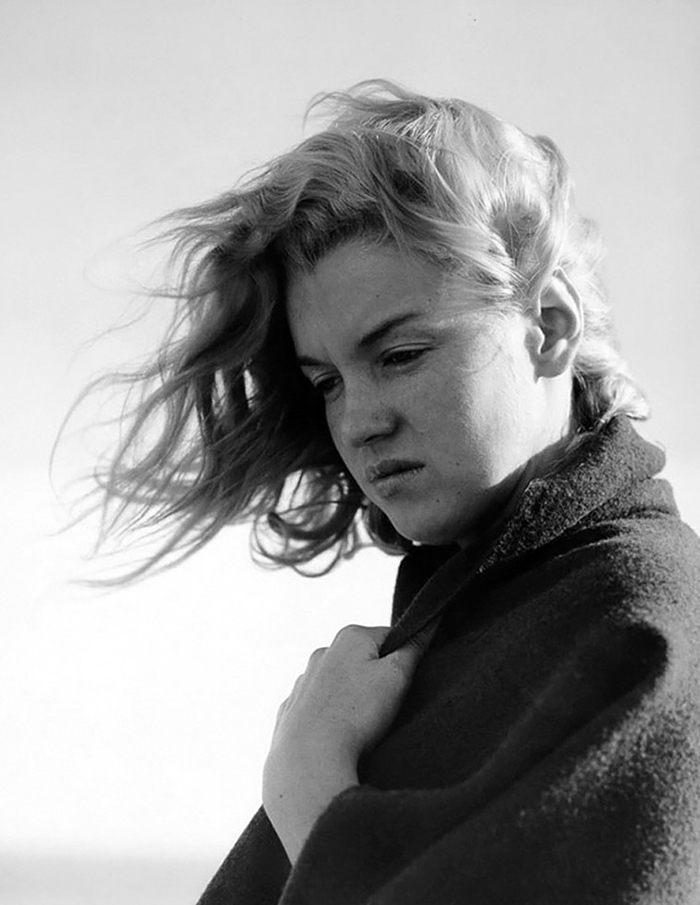marilyn-monroe-malibu-beach-photoshoot-andre-de-dienes-15