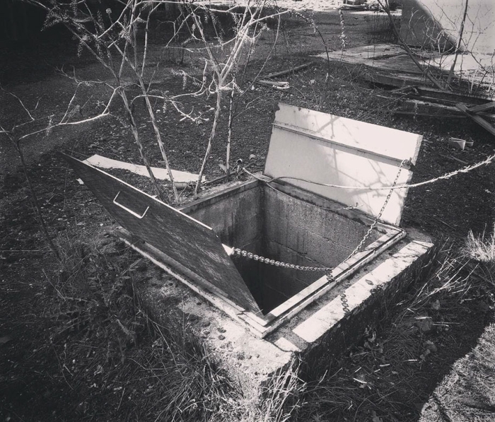 secret-rooms-manhole-borderlife-biancoshock-milan-italy-1