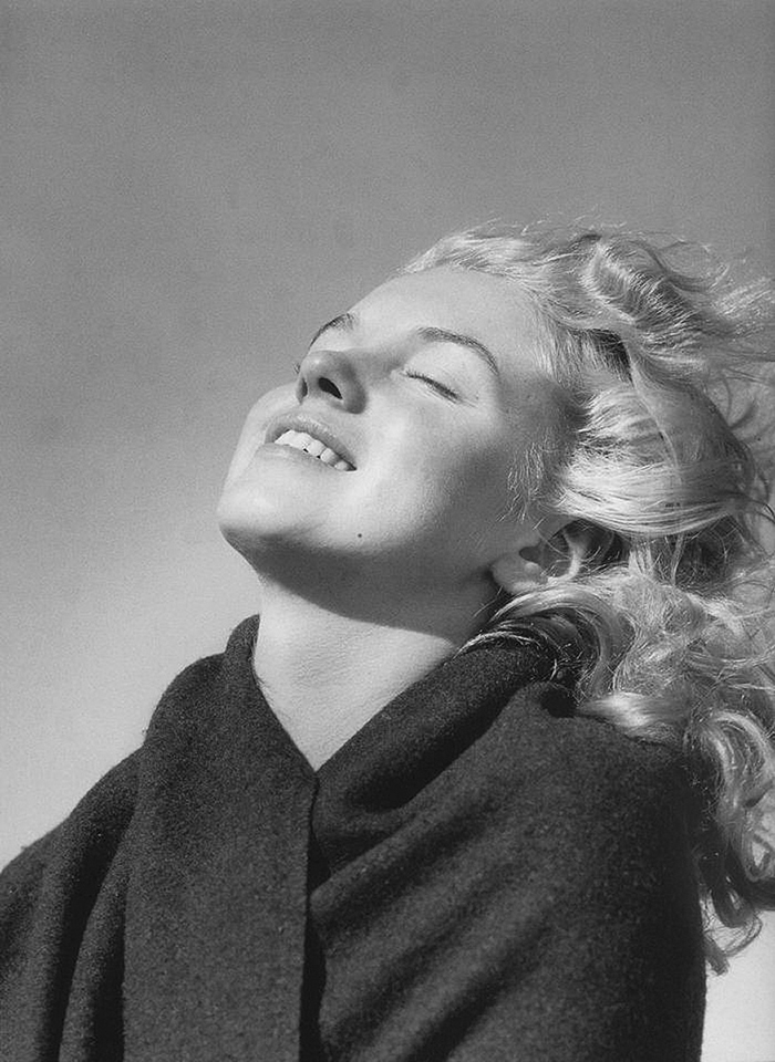marilyn-monroe-malibu-beach-photoshoot-andre-de-dienes-1