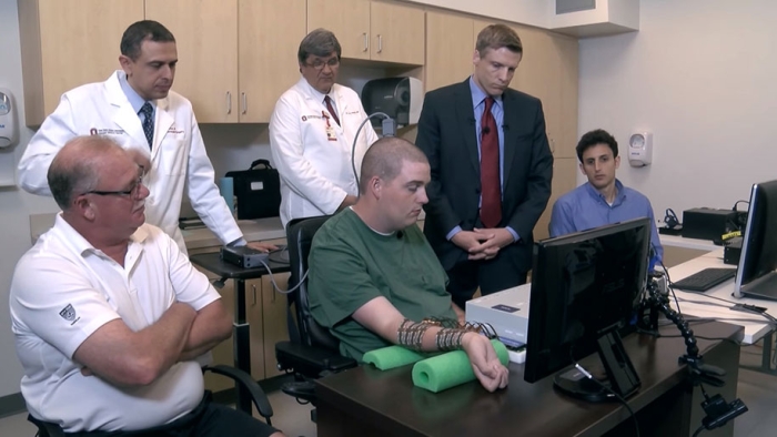 paralyzed-man-moves-hand-after-5-years-10