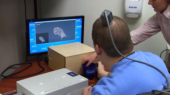 paralyzed-man-moves-hand-after-5-years-5